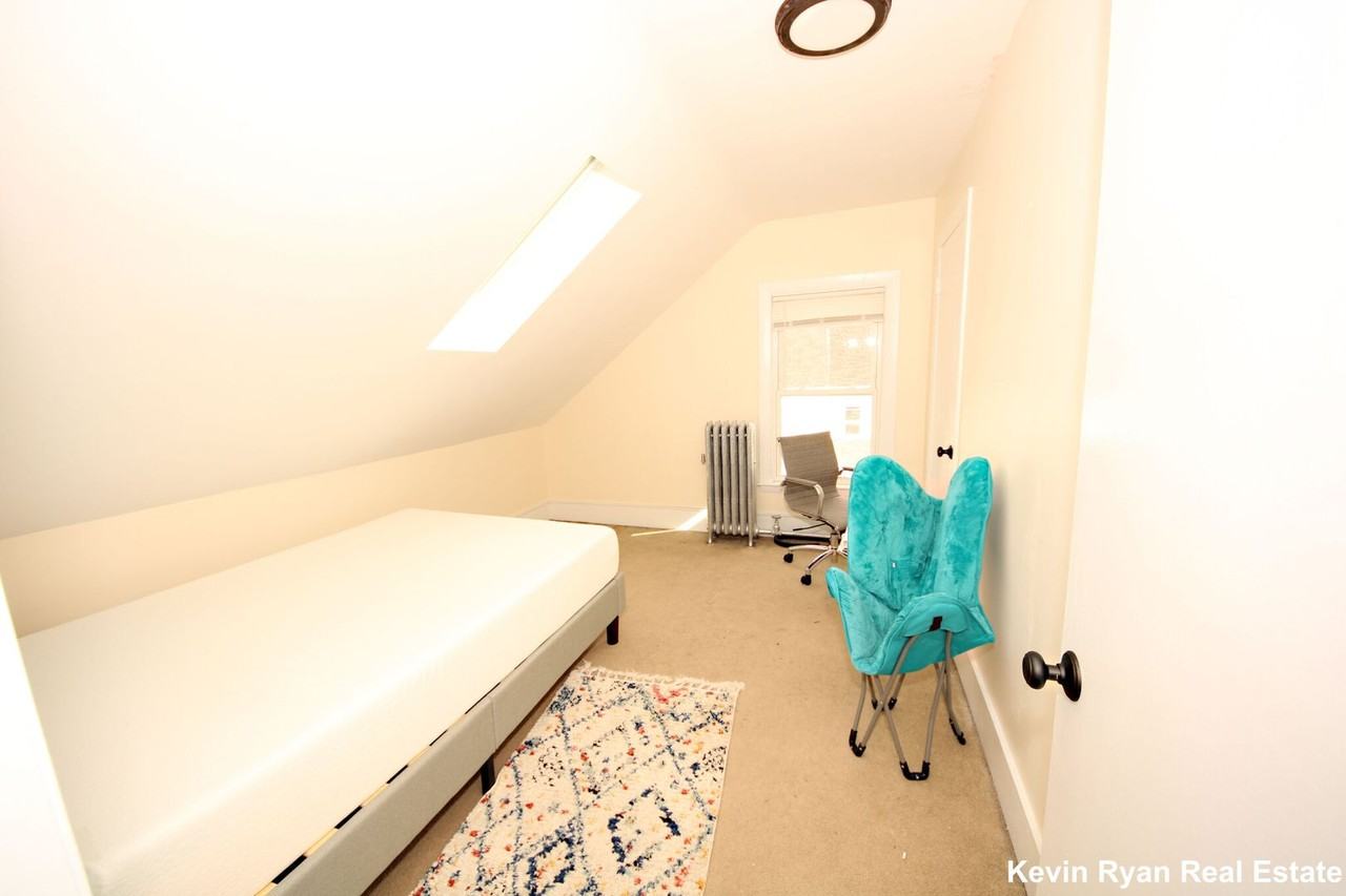 105 Cushing St - Photo 2 of 7