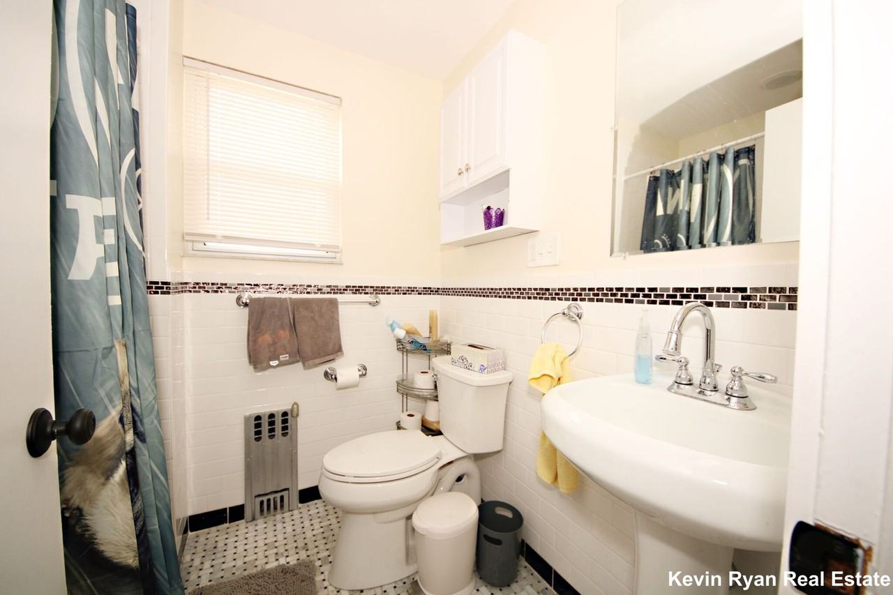 105 Cushing St - Photo 5 of 7