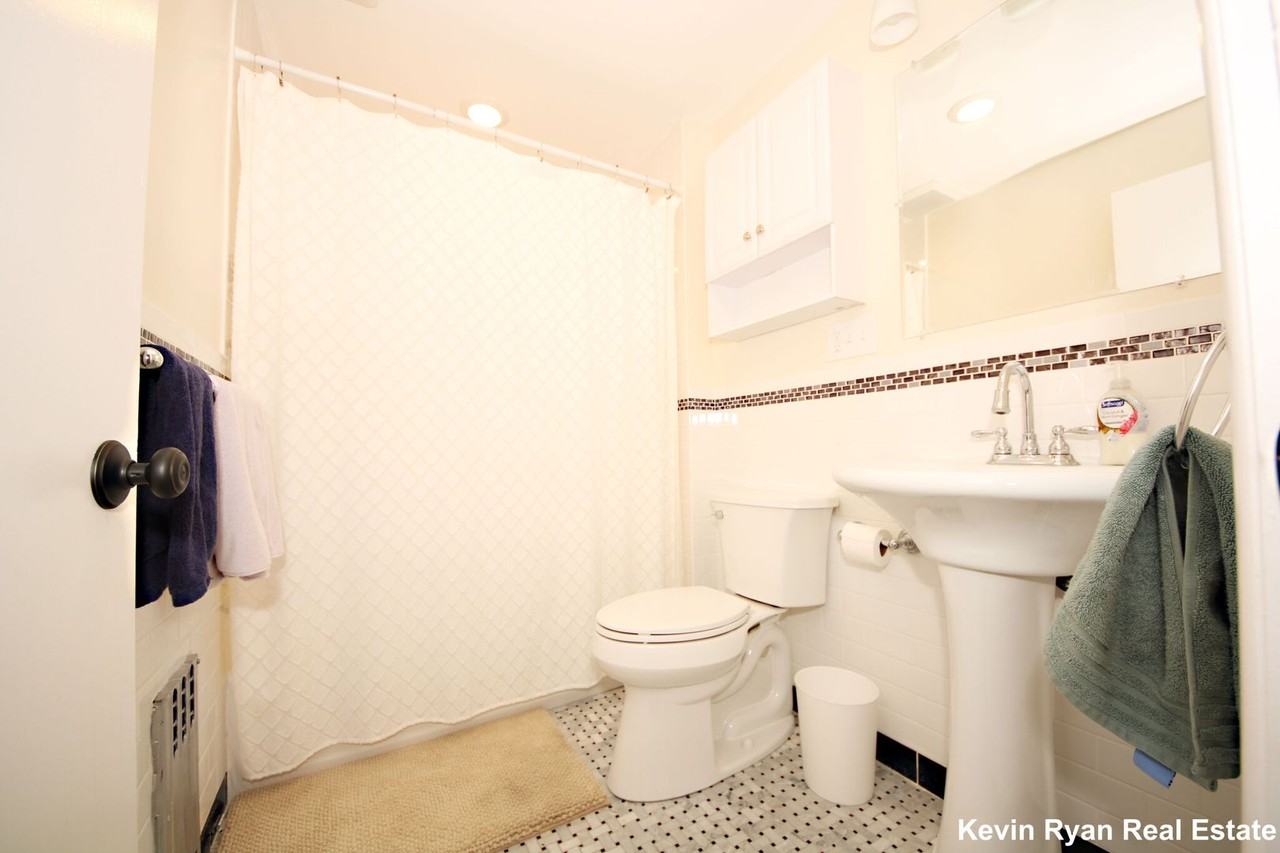 105 Cushing St - Photo 6 of 7