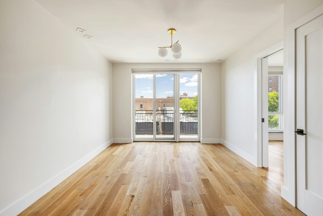 77 Kingsland Ave #4F