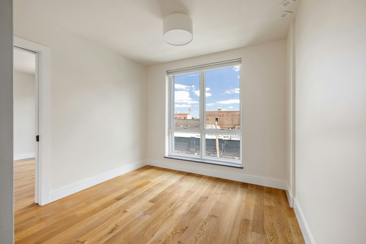 77 Kingsland Ave #4F - Photo 6 of 10