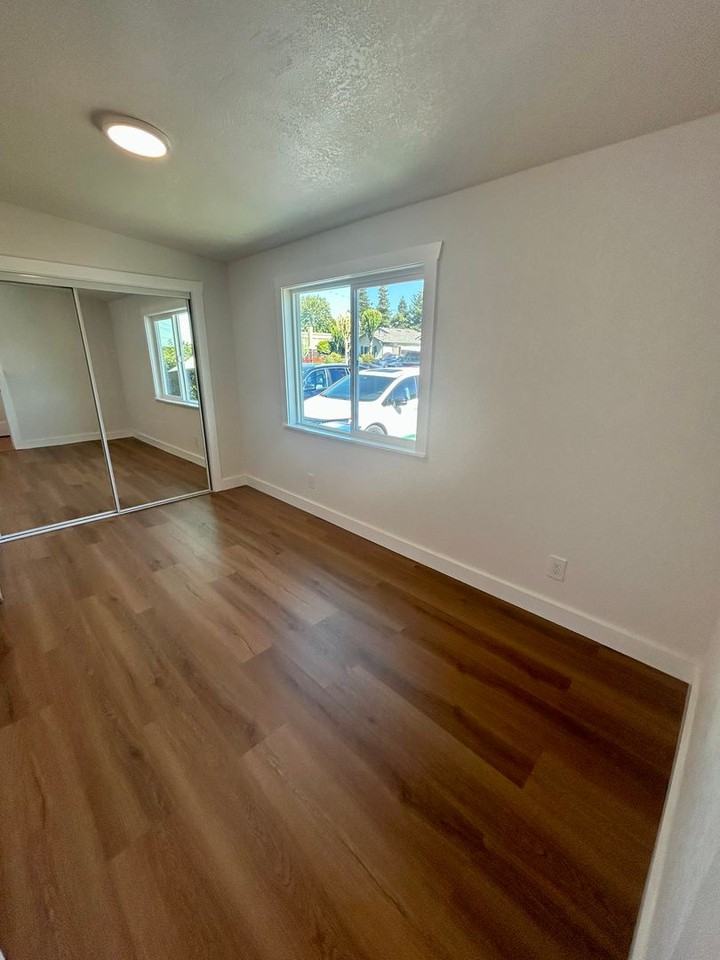 710 Grove Way - Photo 3 of 26