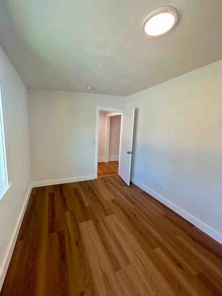 710 Grove Way - Photo 4 of 26