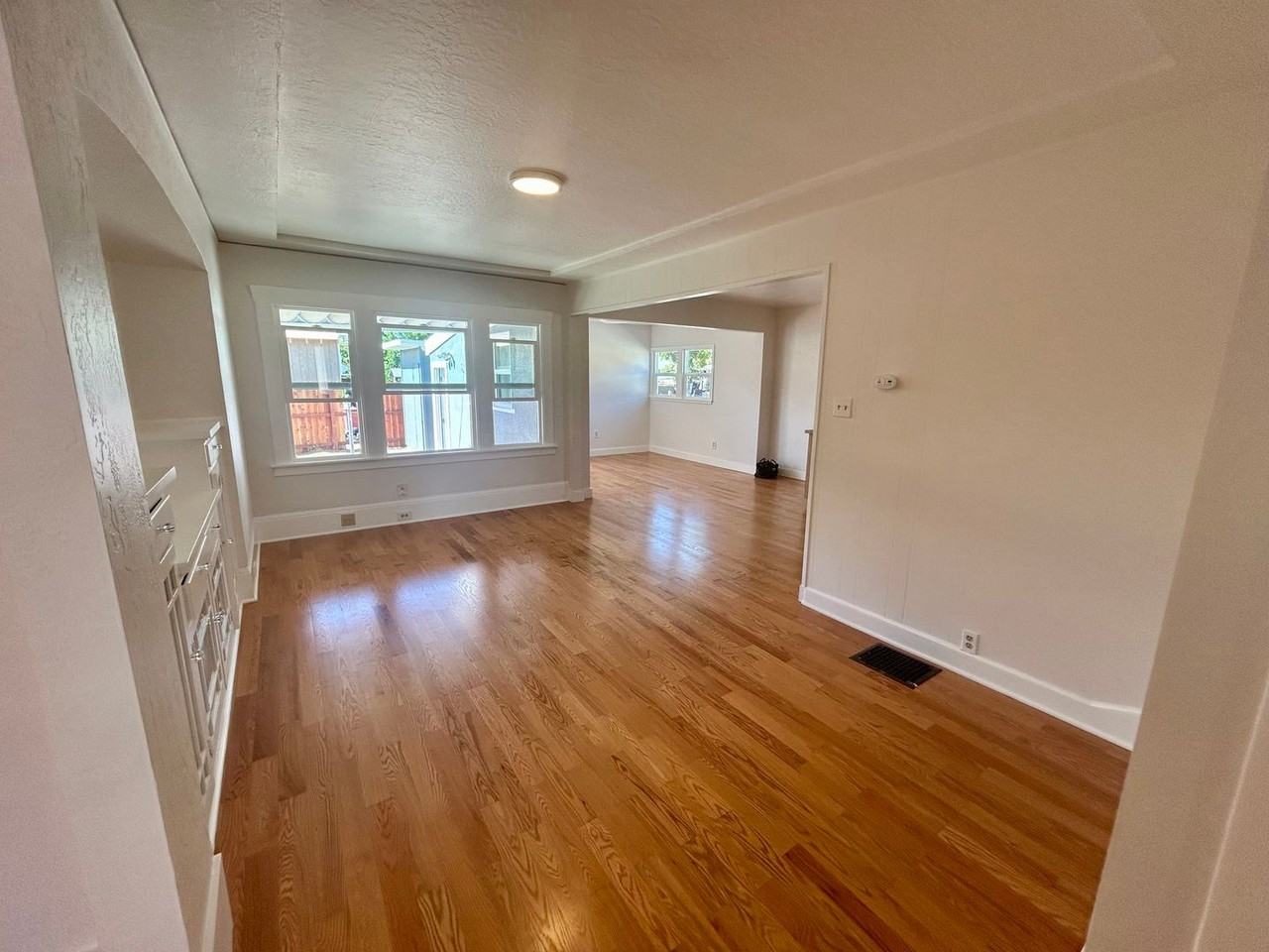 710 Grove Way - Photo 5 of 26