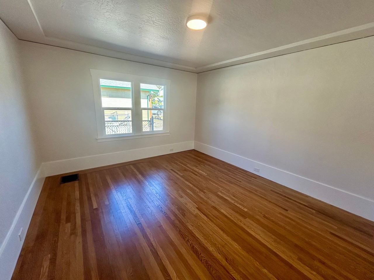 710 Grove Way - Photo 6 of 26