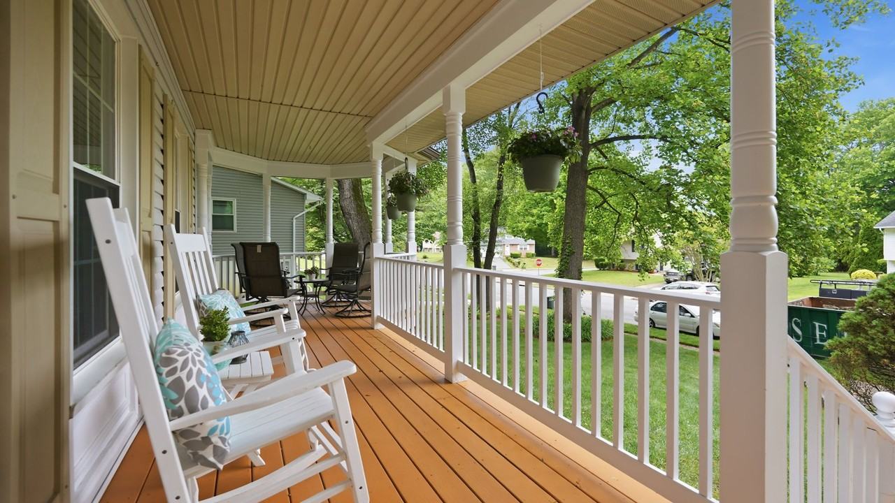 2515 Tabor Ct - Photo 3 of 39