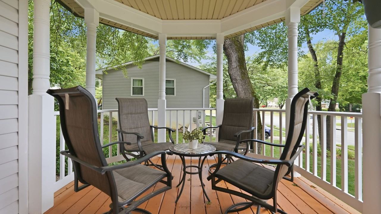 2515 Tabor Ct - Photo 4 of 39