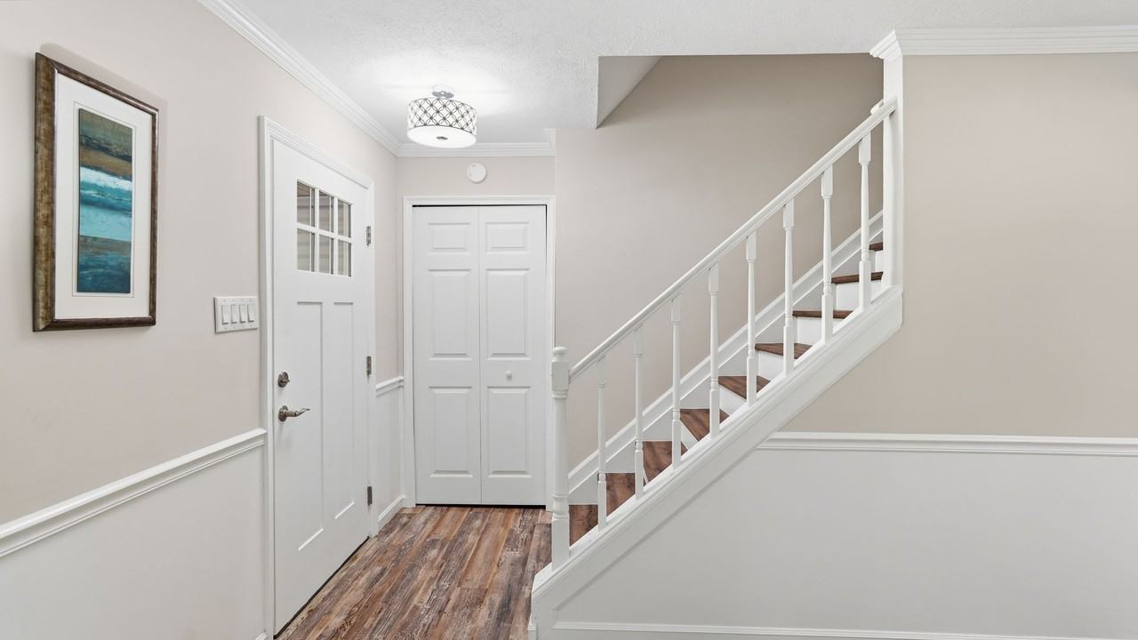 2515 Tabor Ct - Photo 7 of 39