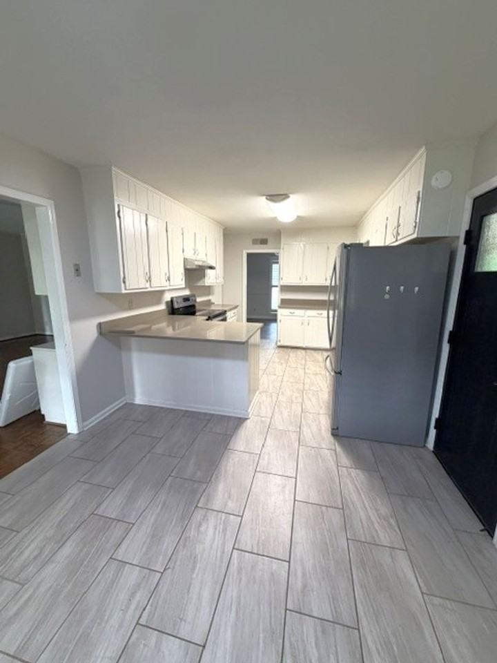1733 Ridgedale Dr - Photo 2 of 18