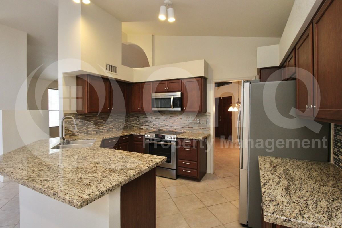 315 W Marconi Ave - Photo 3 of 28