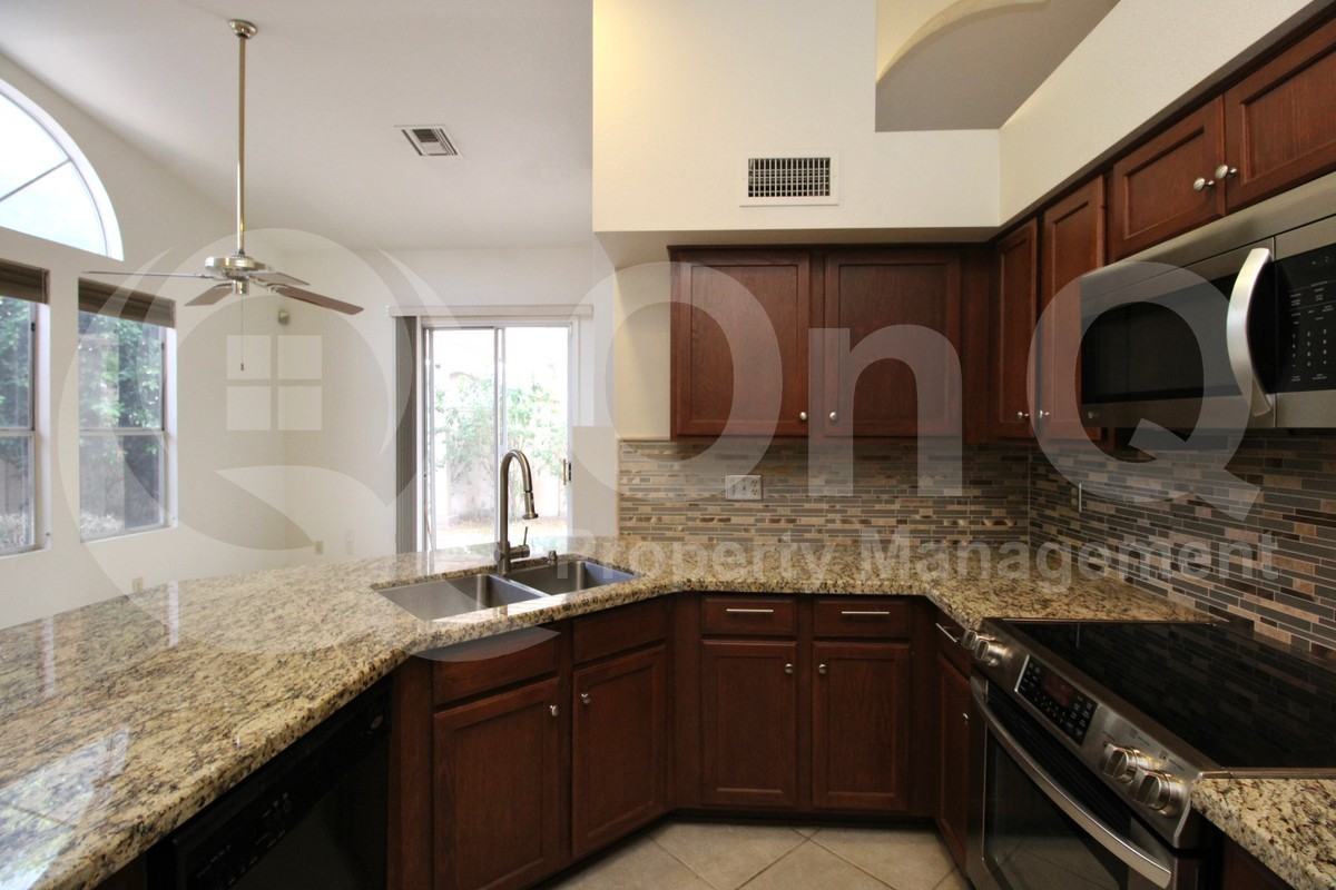 315 W Marconi Ave - Photo 6 of 28