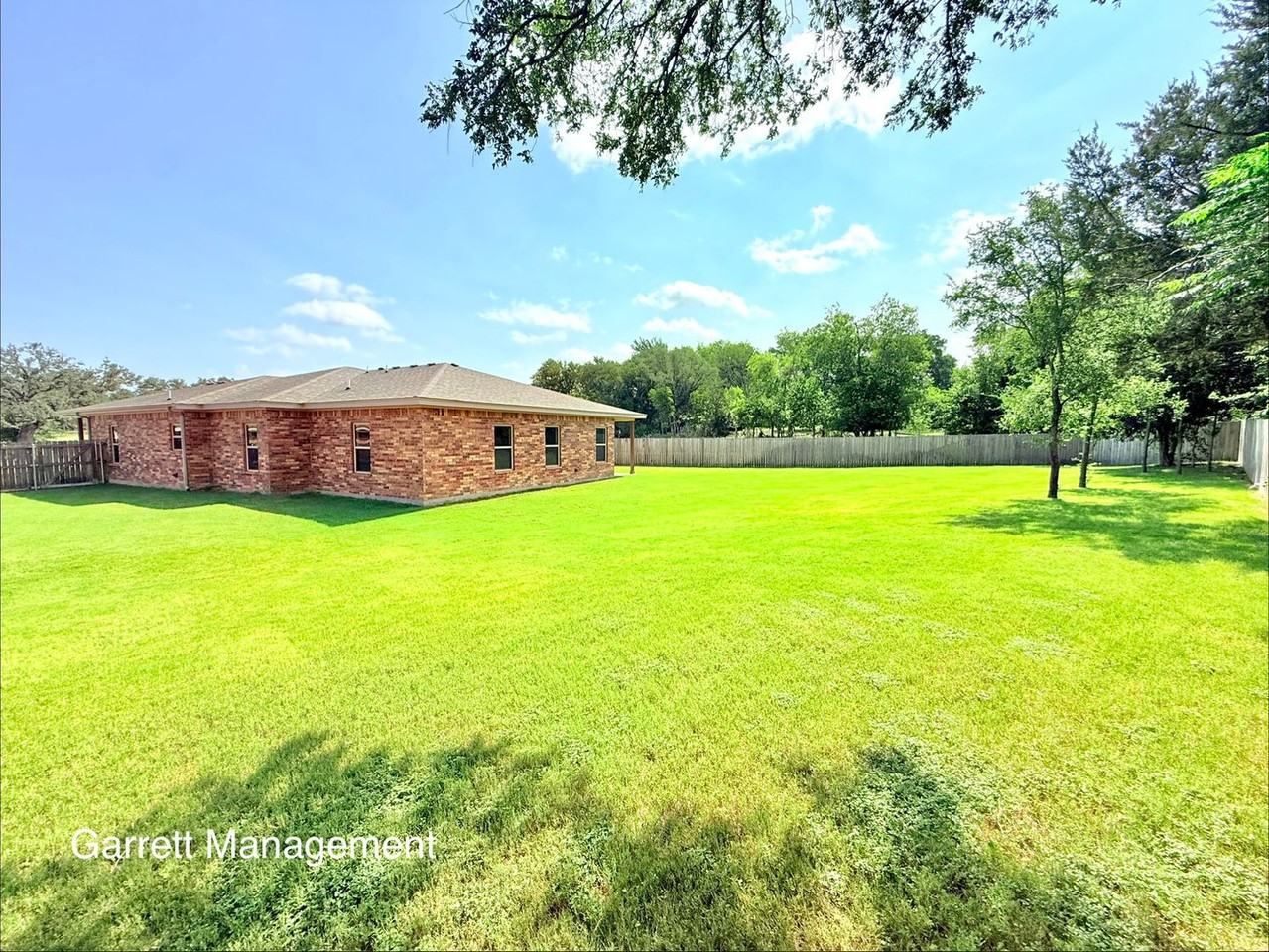 828 Elijah Ln - Photo 2 of 16