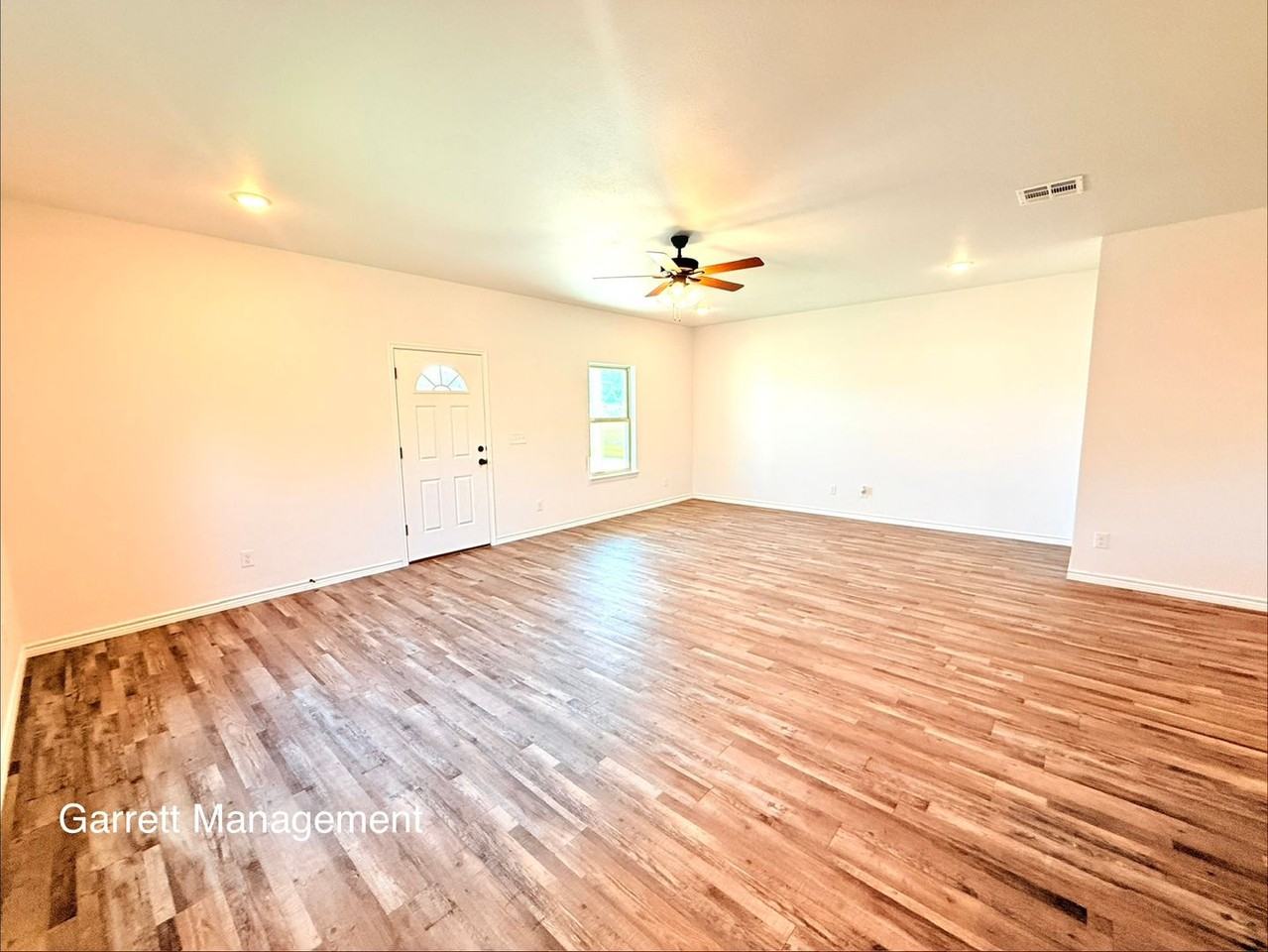828 Elijah Ln - Photo 4 of 16