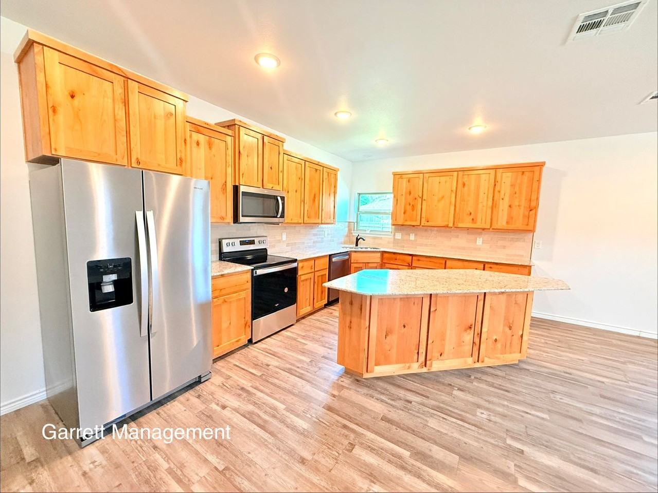 828 Elijah Ln - Photo 5 of 16