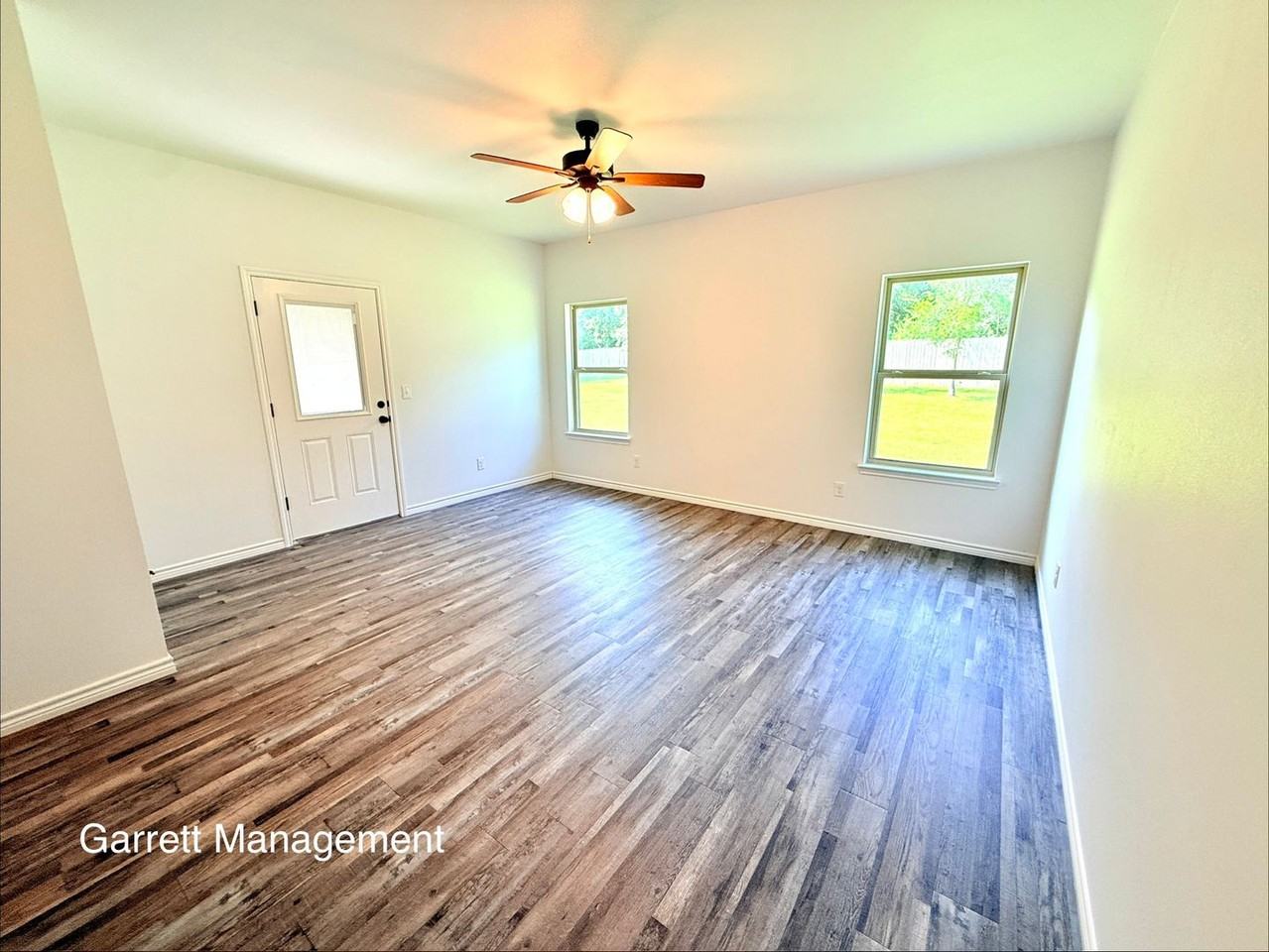 828 Elijah Ln - Photo 6 of 16