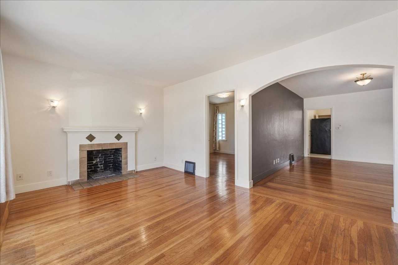 276 276 East Ave - Up #UP - Photo 3 of 26