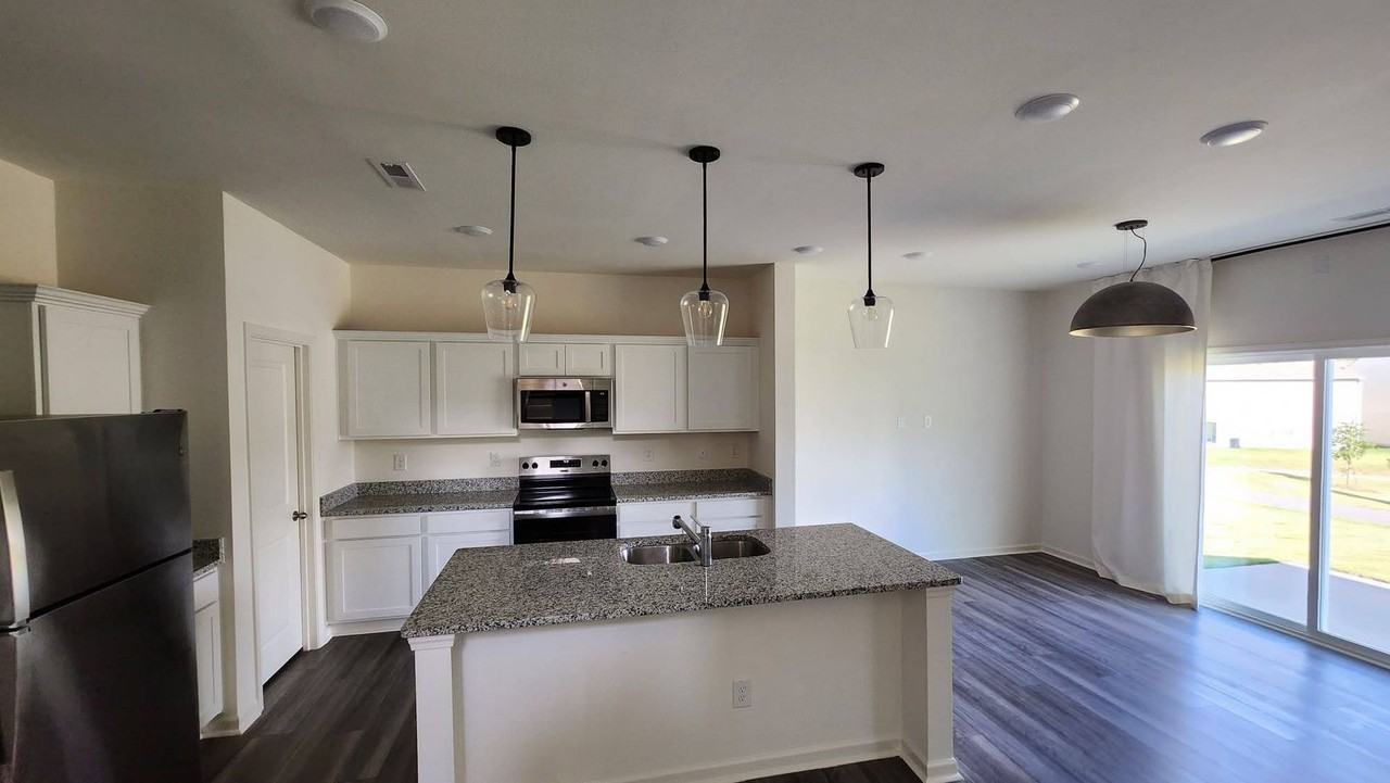110 E Goodnight St - Photo 2 of 44