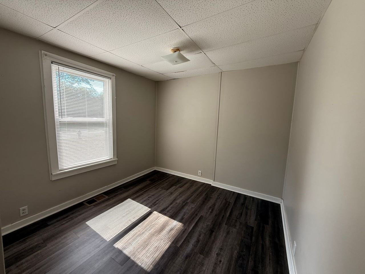 223 N Tennessee St - Photo 2 of 8