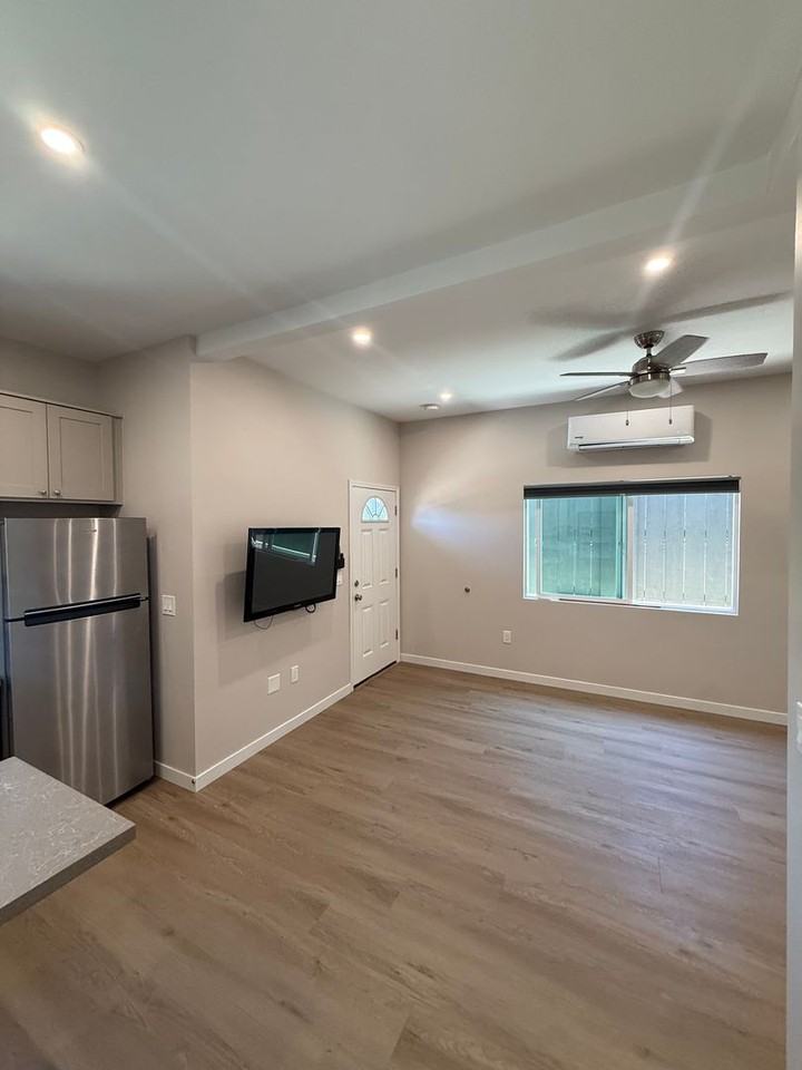 1811 Parrot St - Photo 4 of 12