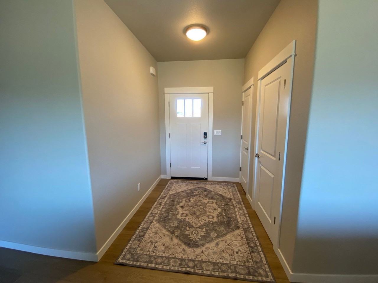912 Medina Ave - Photo 2 of 13