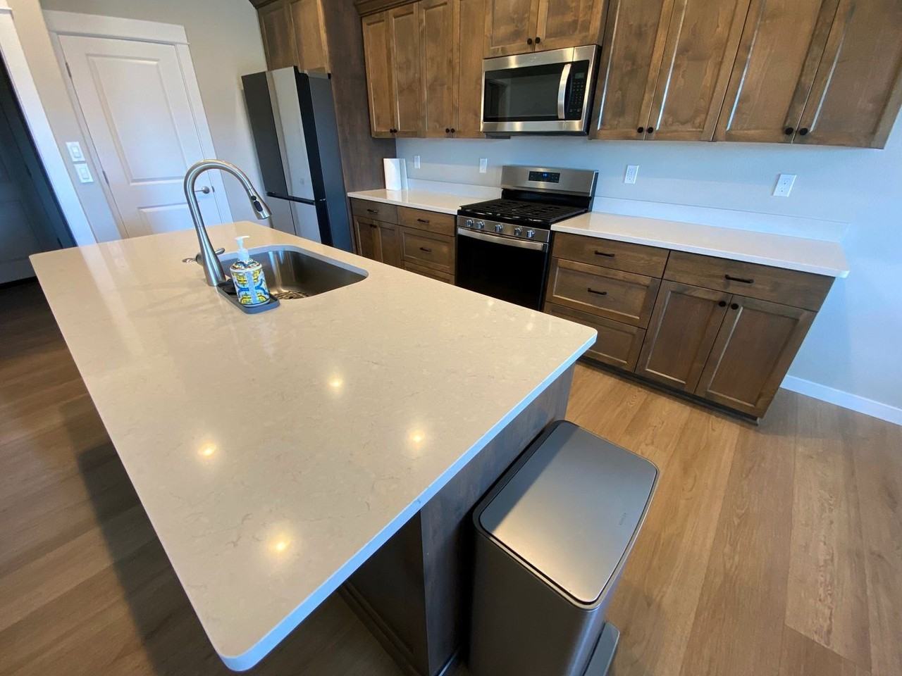 912 Medina Ave - Photo 5 of 13