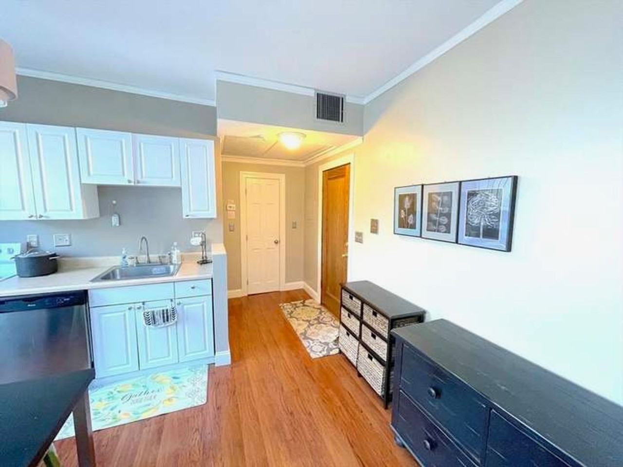 1411 Commonwealth Ave - Photo 6 of 8