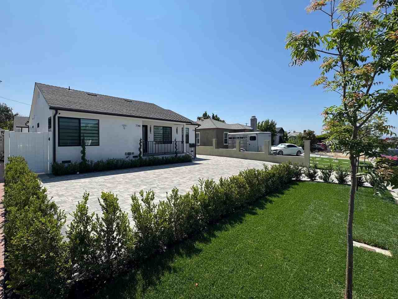7740 Bonner Ave - Photo 4 of 35