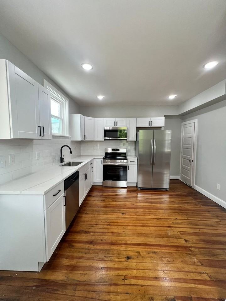 31 N Poplar St - Photo 2 of 29