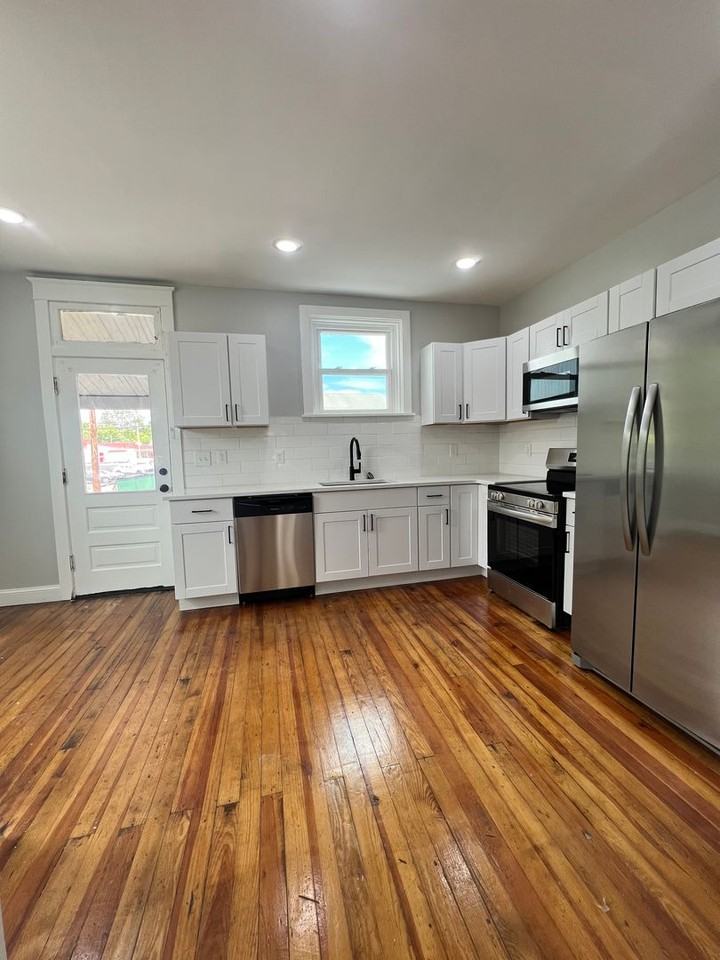 31 N Poplar St - Photo 3 of 29