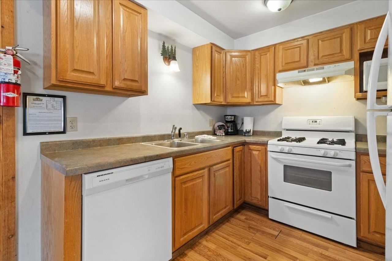 604 Yogi Cir - Photo 5 of 28