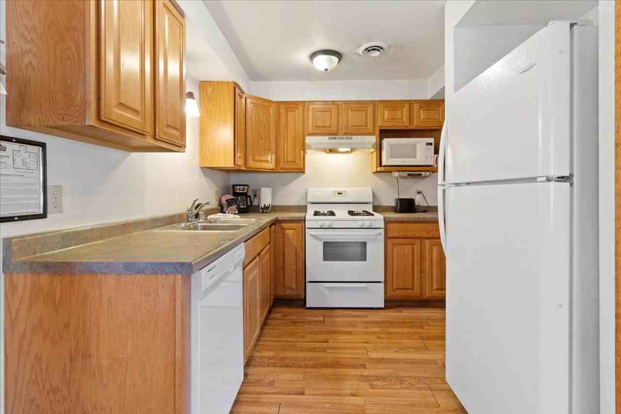 608 Yogi Cir - Photo 3 of 28