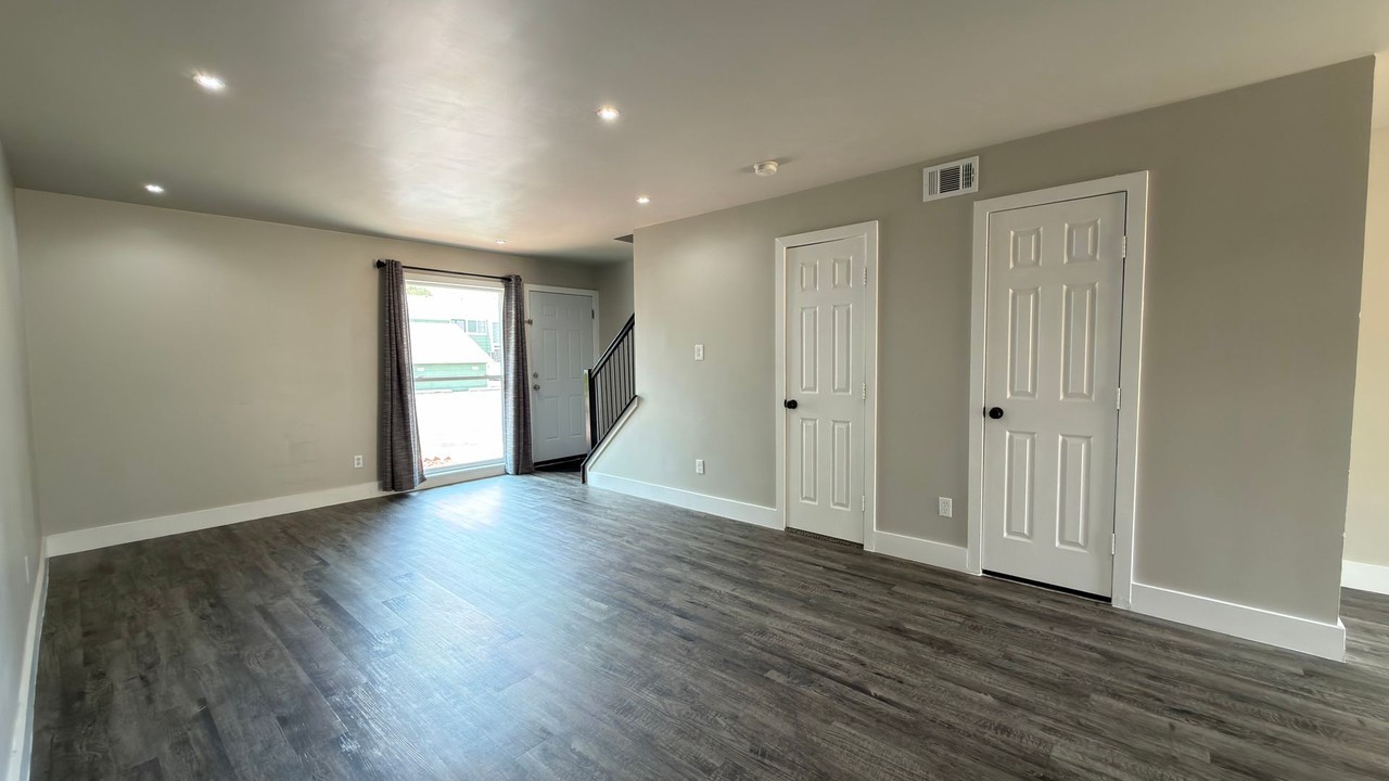 12184 E Kepner Pl - Photo 3 of 35
