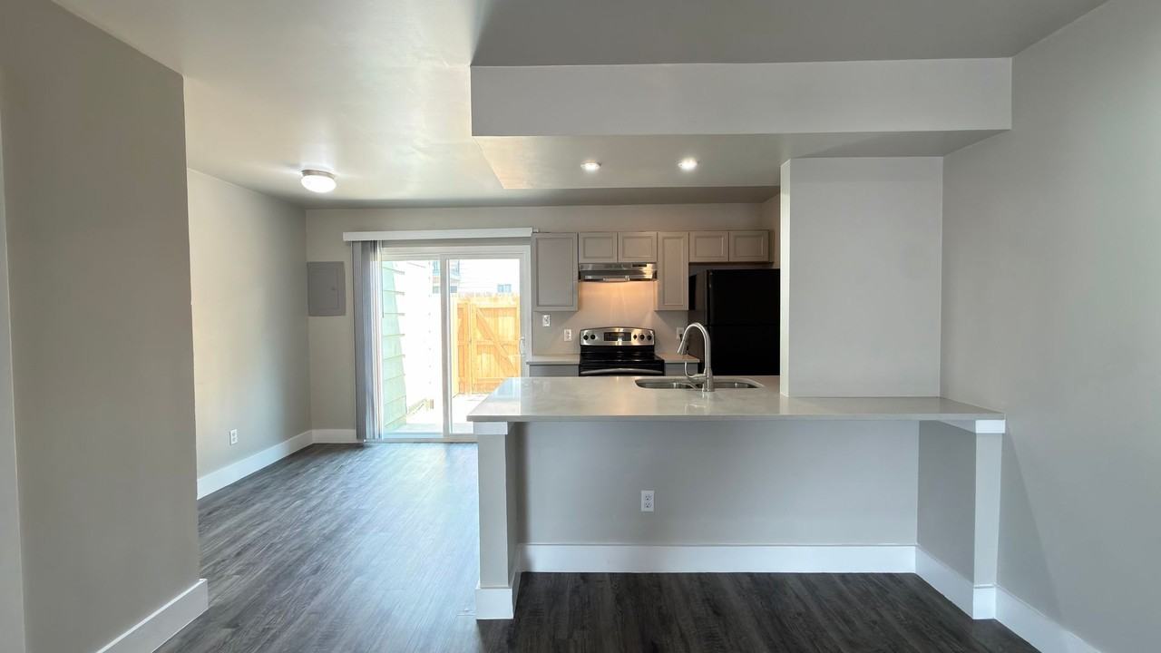 12184 E Kepner Pl - Photo 4 of 35