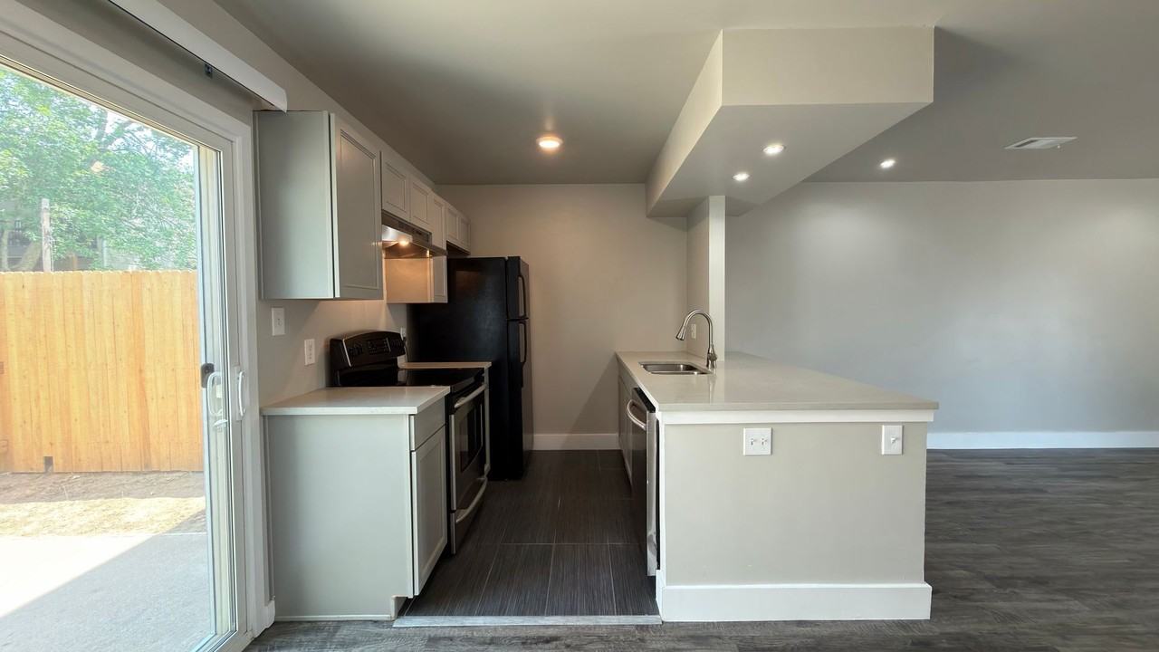 12184 E Kepner Pl - Photo 5 of 35