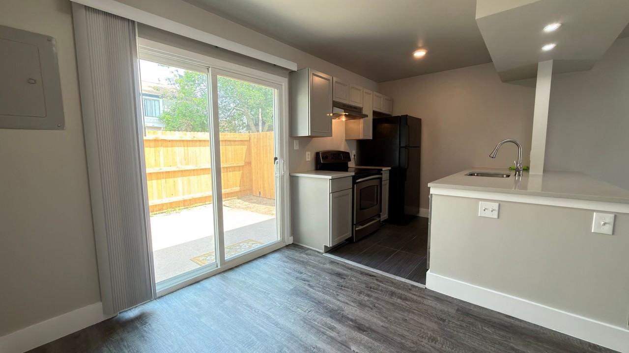 12184 E Kepner Pl - Photo 7 of 35
