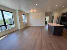 featured image of 707 Victory Ln