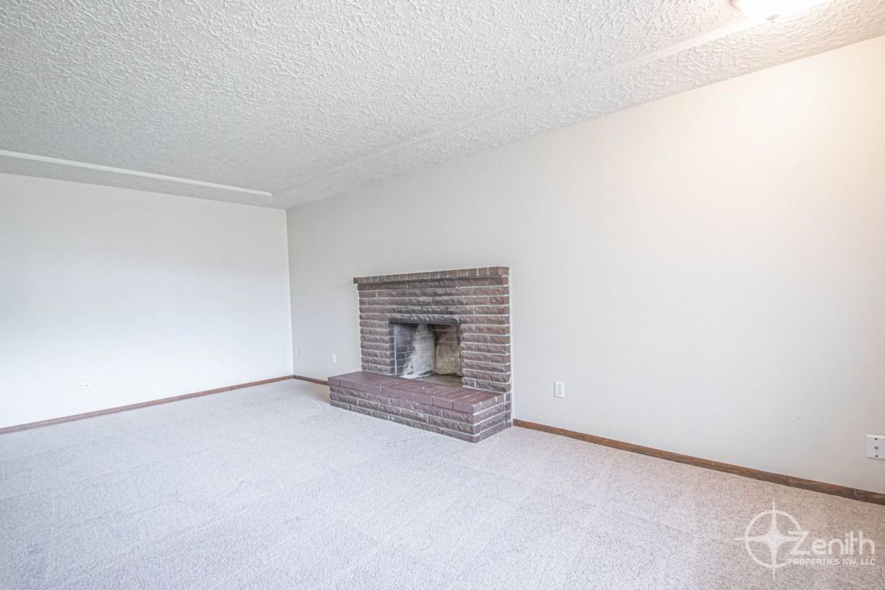 1814 Nw 98th St - Photo 6 of 33