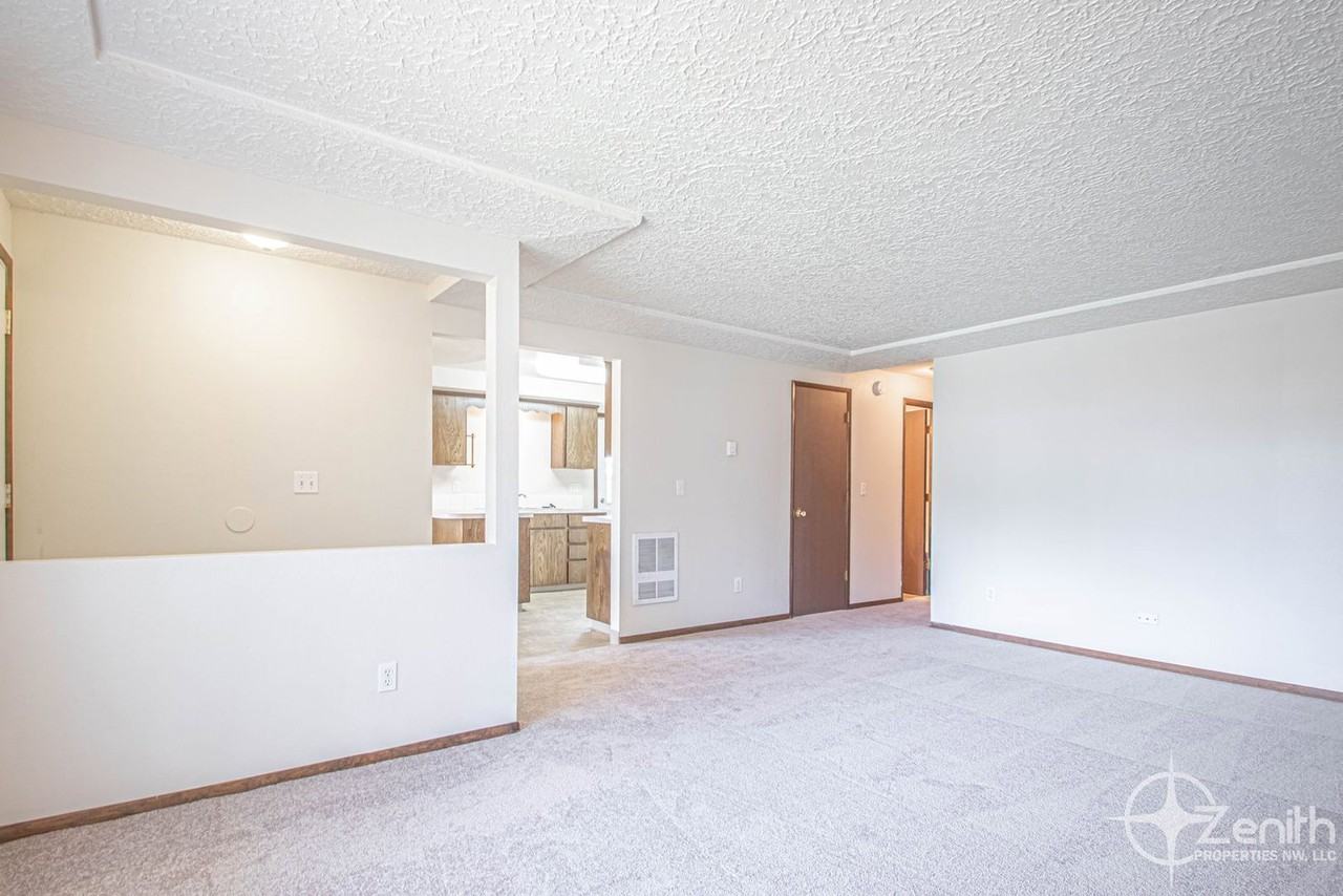 1814 Nw 98th St - Photo 7 of 33