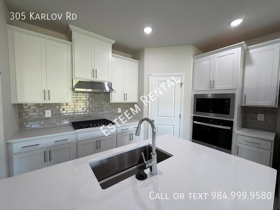 305 Karlov Rd - Photo 5 of 34