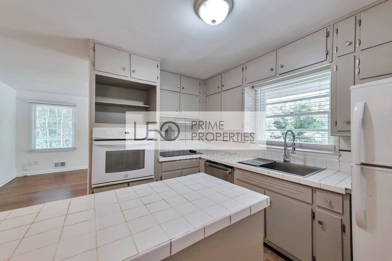 1728 Springer St Nw - Photo 5 of 15