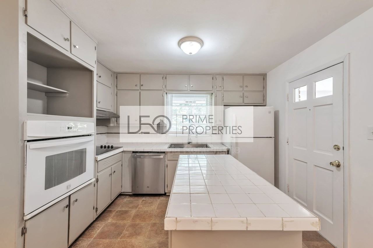1728 Springer St Nw - Photo 6 of 15