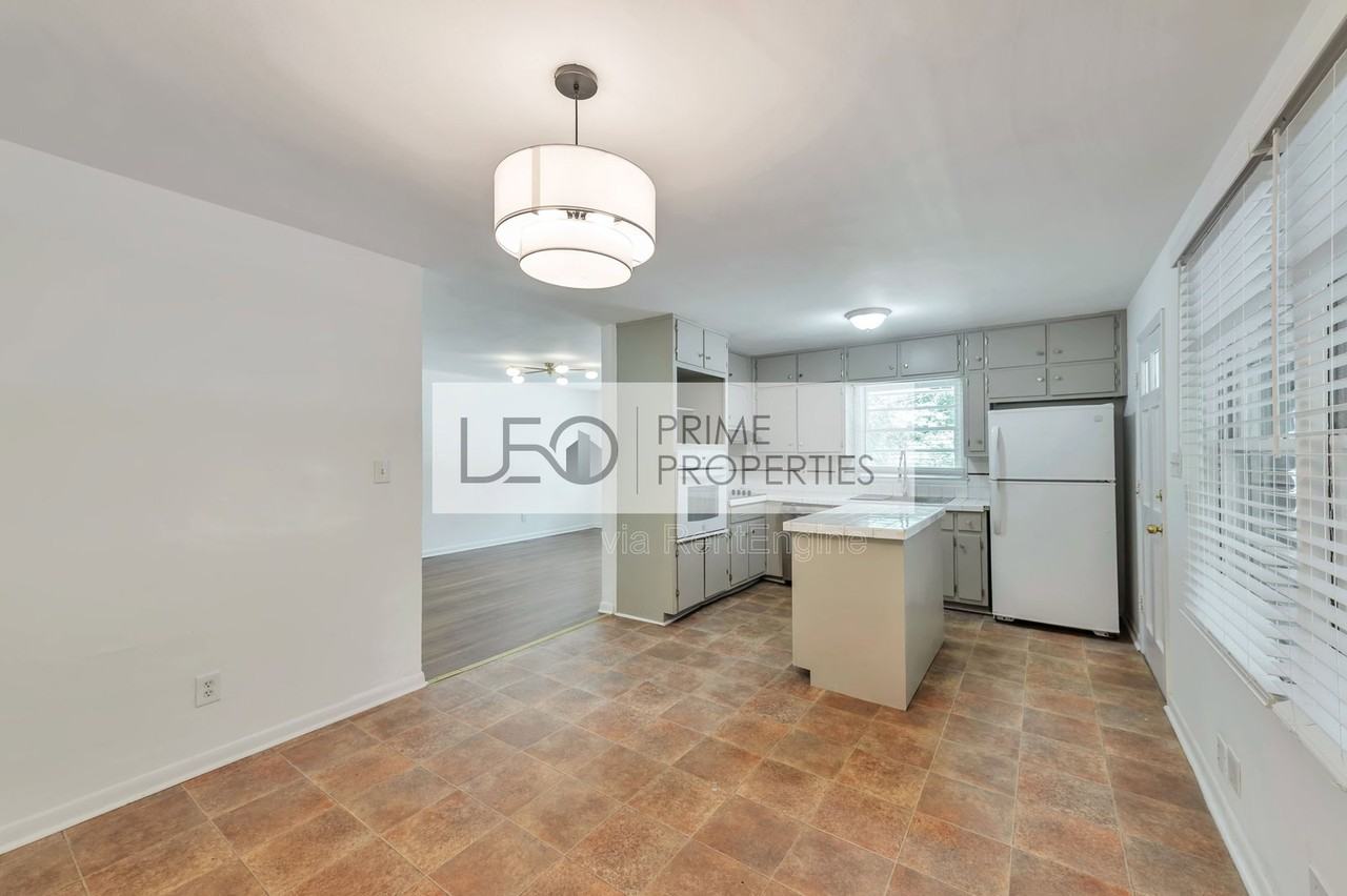 1728 Springer St Nw - Photo 7 of 15