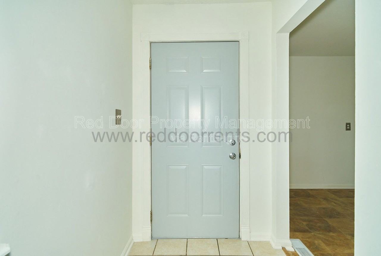 5422 Greenfield Ave - Photo 3 of 21