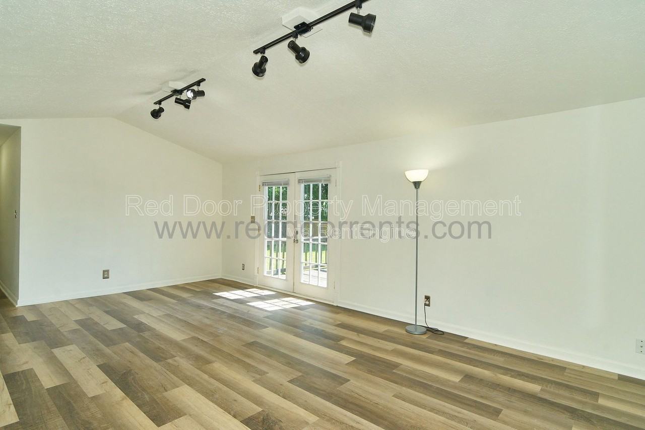 5422 Greenfield Ave - Photo 4 of 21