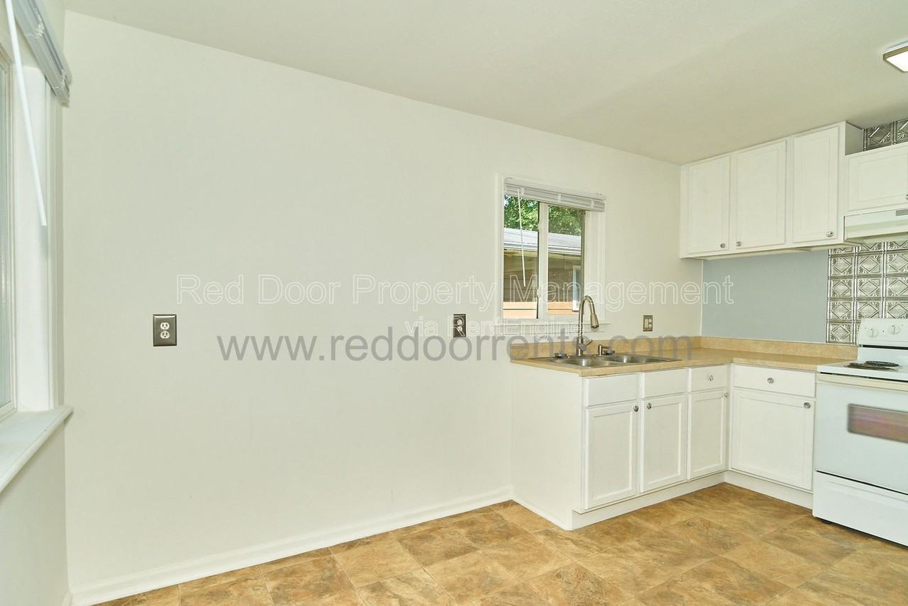 5422 Greenfield Ave - Photo 6 of 21