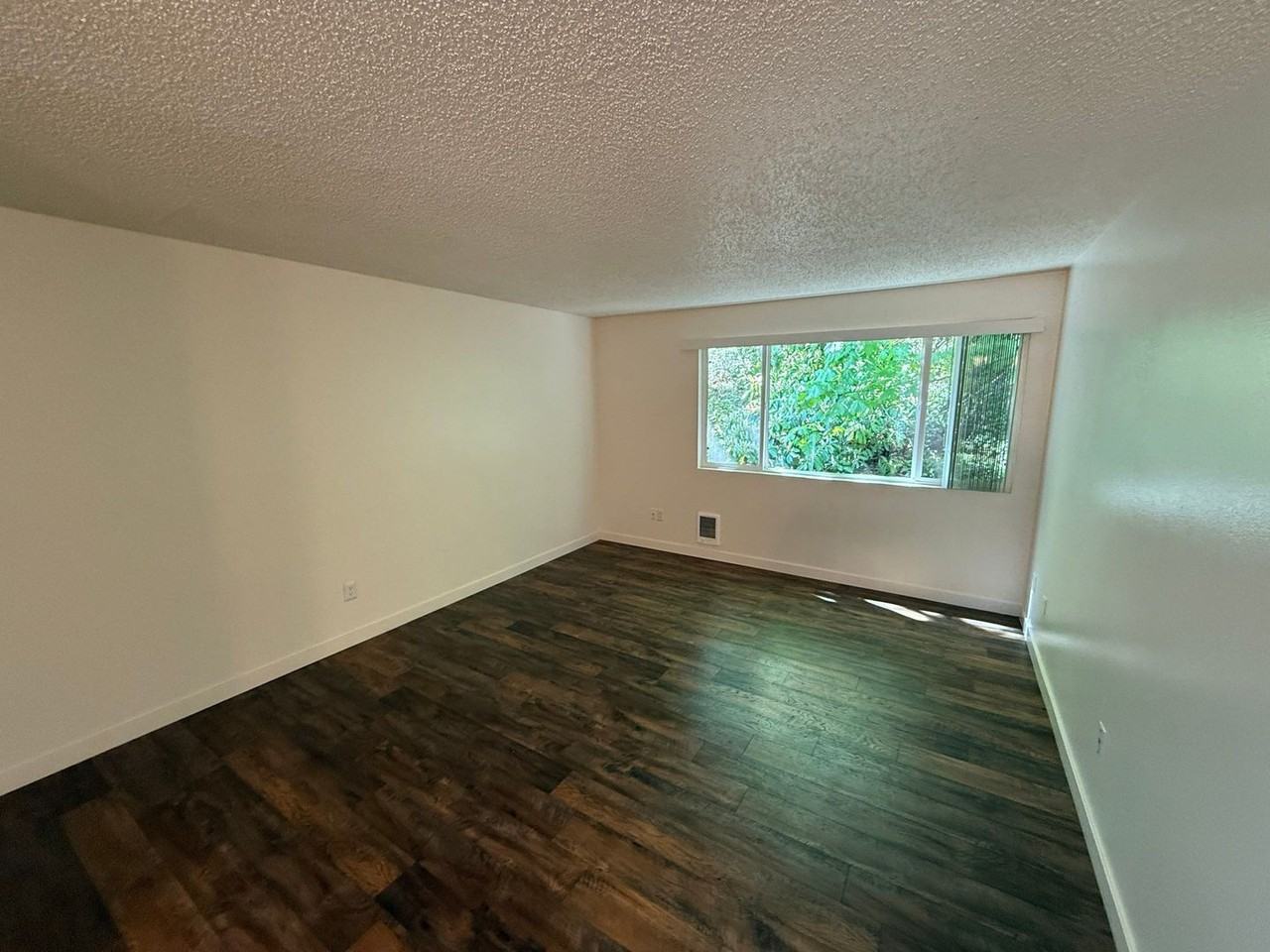 457 Senate St Nw - Photo 5 of 26