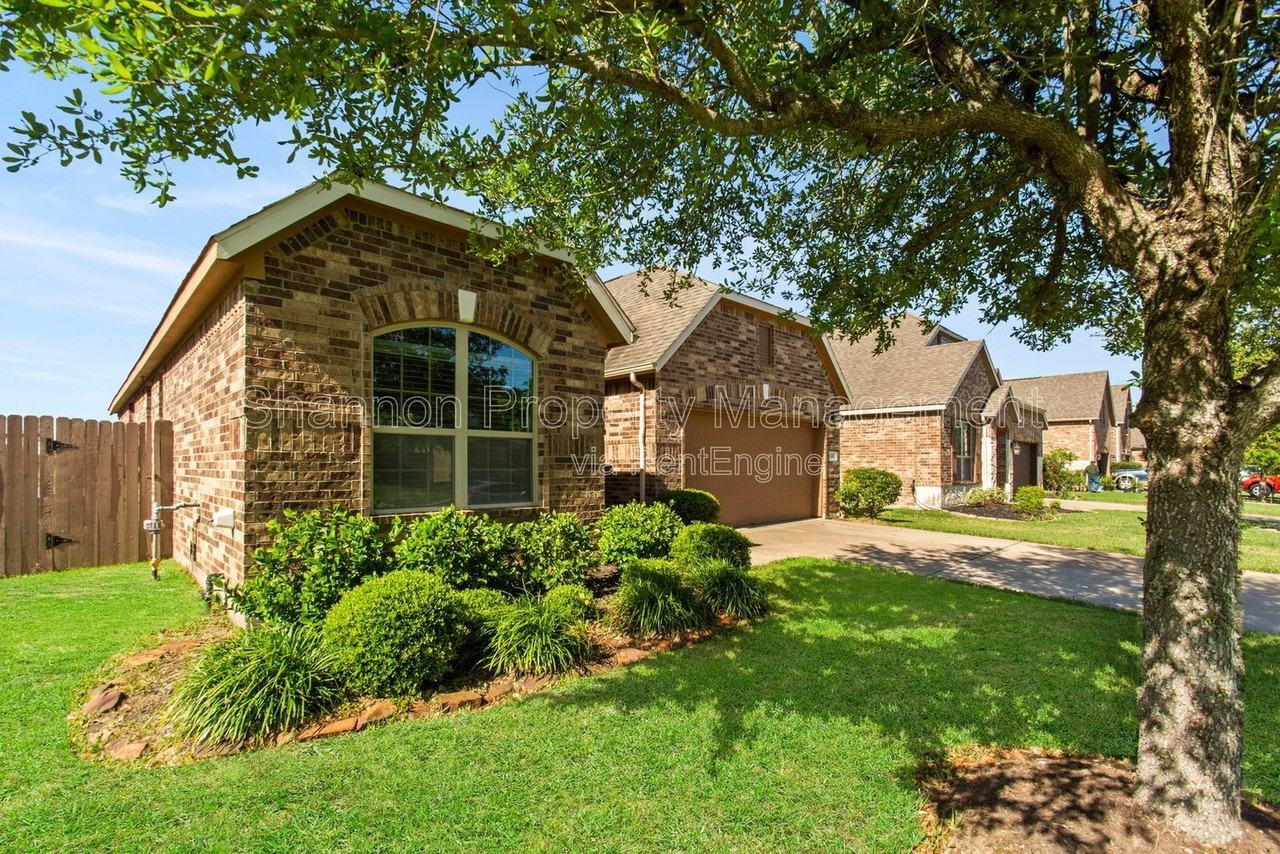 9430 Harmony Lake Ln - Photo 2 of 28