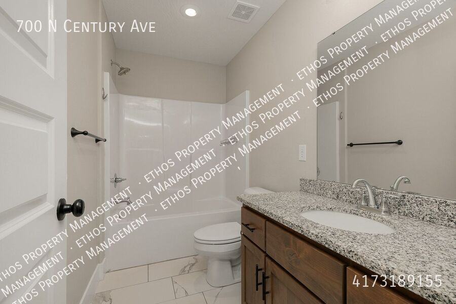 700 N Century Ave - Photo 6 of 19