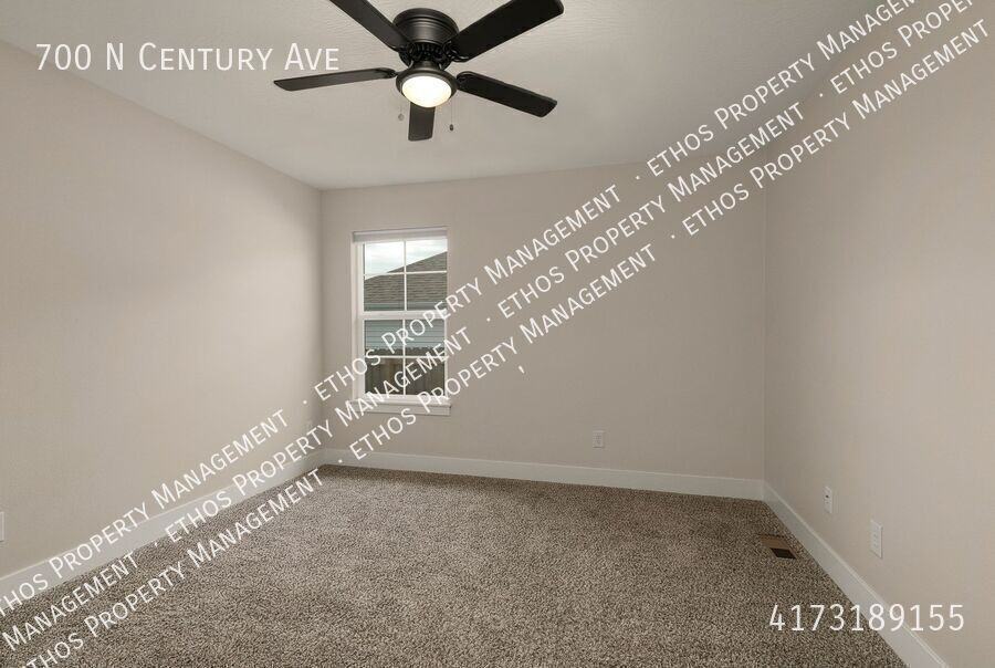 700 N Century Ave - Photo 7 of 19