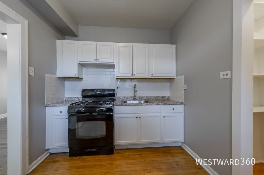 2056 W Arthur Ave #3W - Photo 2 of 11